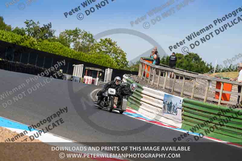 Vintage motorcycle club;eventdigitalimages;mallory park;mallory park trackday photographs;no limits trackdays;peter wileman photography;trackday digital images;trackday photos;vmcc festival 1000 bikes photographs